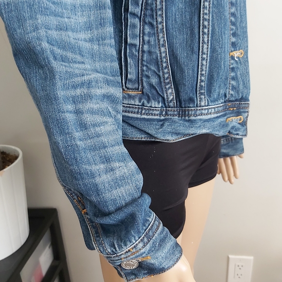Aritzia Talula blue denim crop jean jacket - Picture 4 of 14